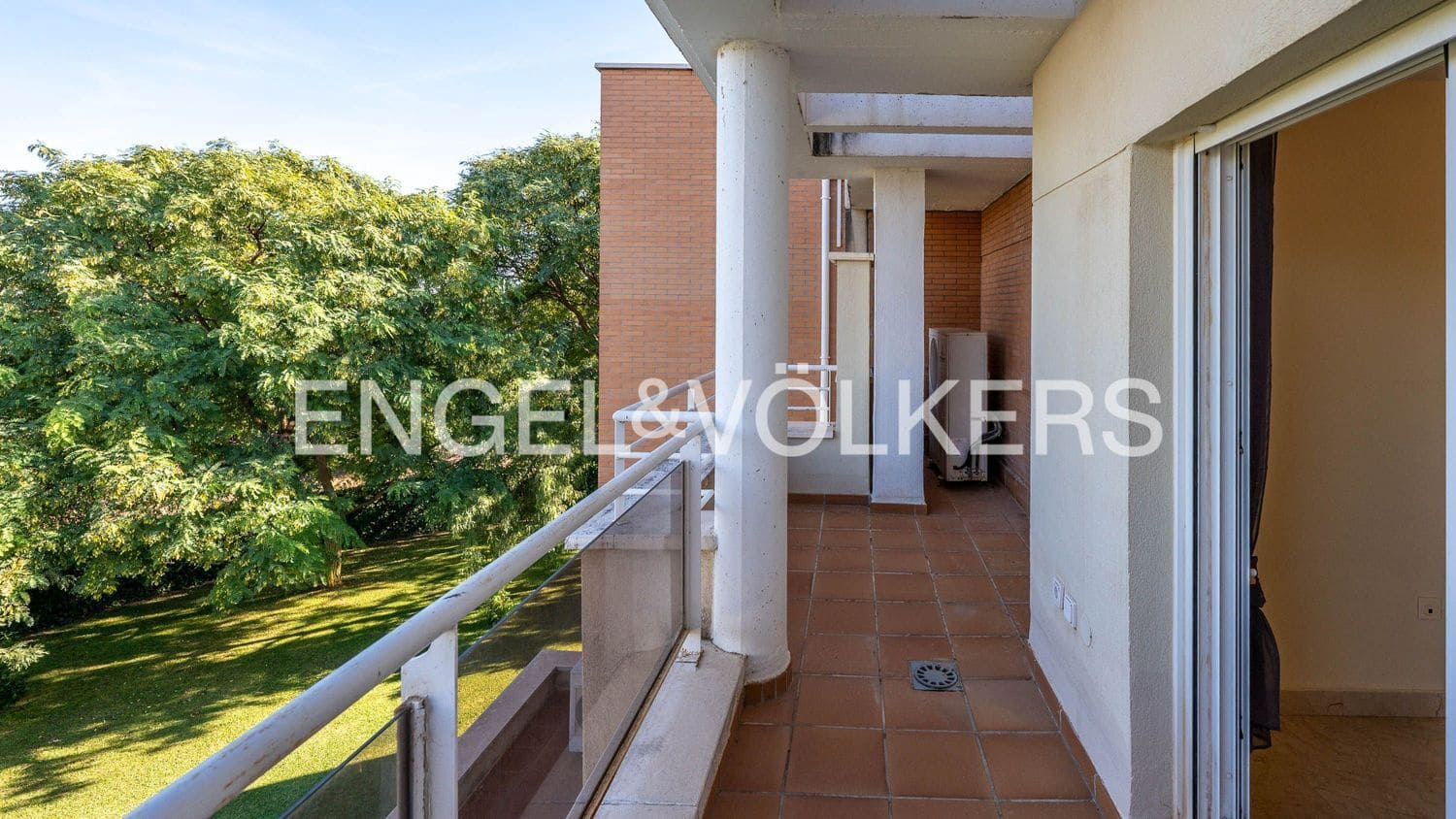 4 bedroom Apartment for sale in New Golden Mile with pool garage - € 690,000 (Ref: 9733510)