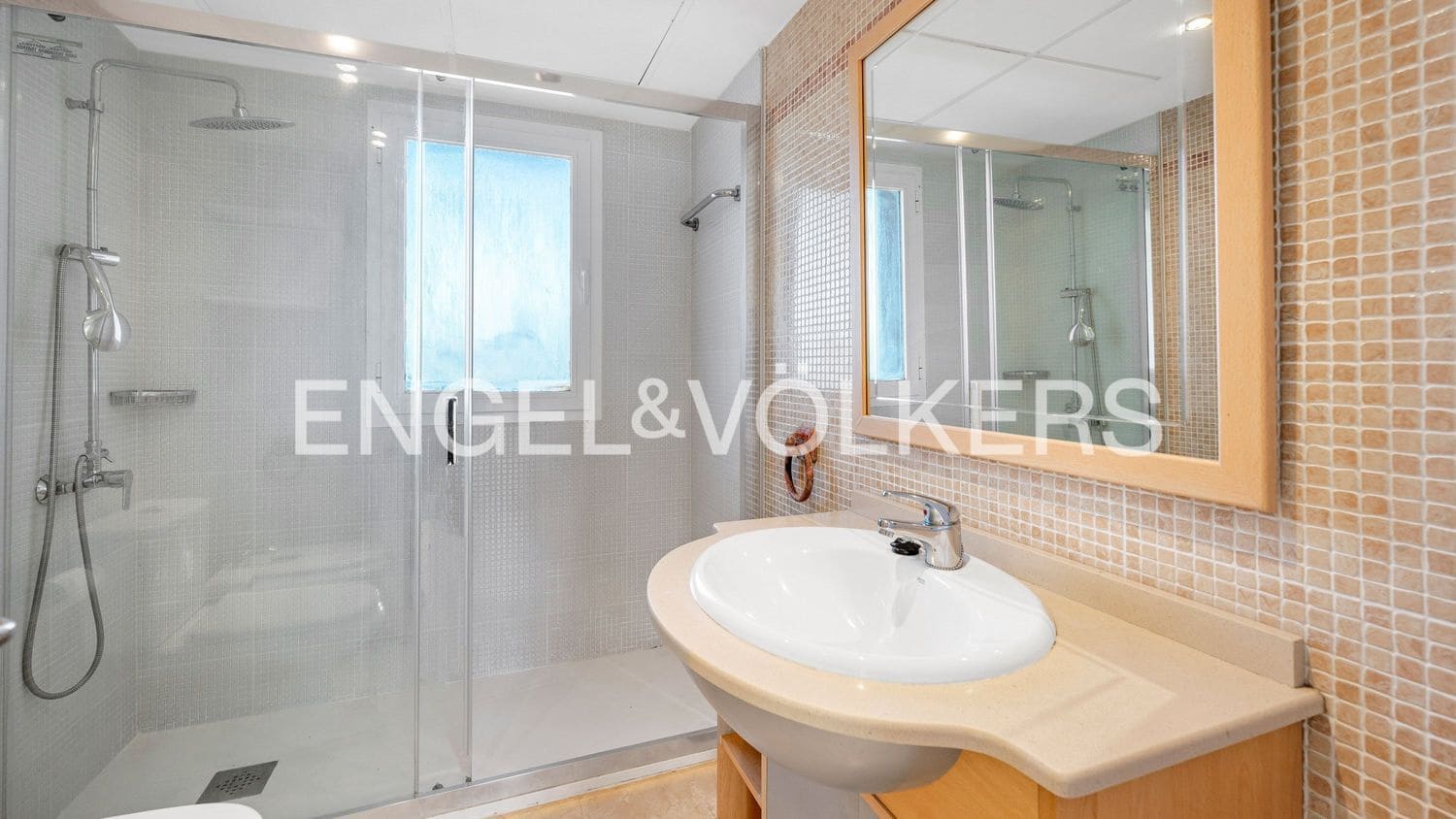 4 bedroom Apartment for sale in New Golden Mile with pool garage - € 690,000 (Ref: 9733510)