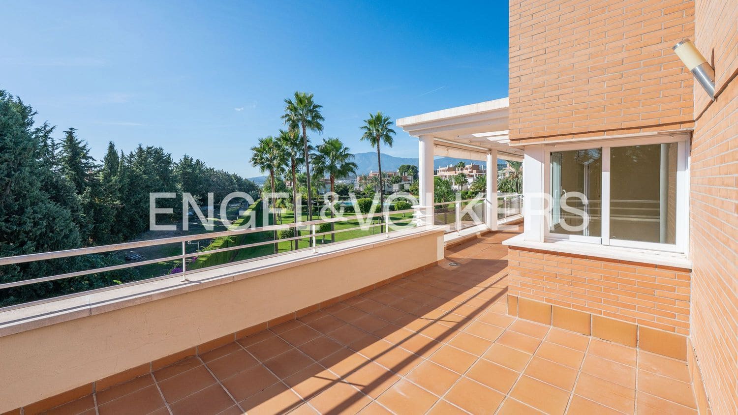 4 bedroom Apartment for sale in New Golden Mile with pool garage - € 690,000 (Ref: 9733510)