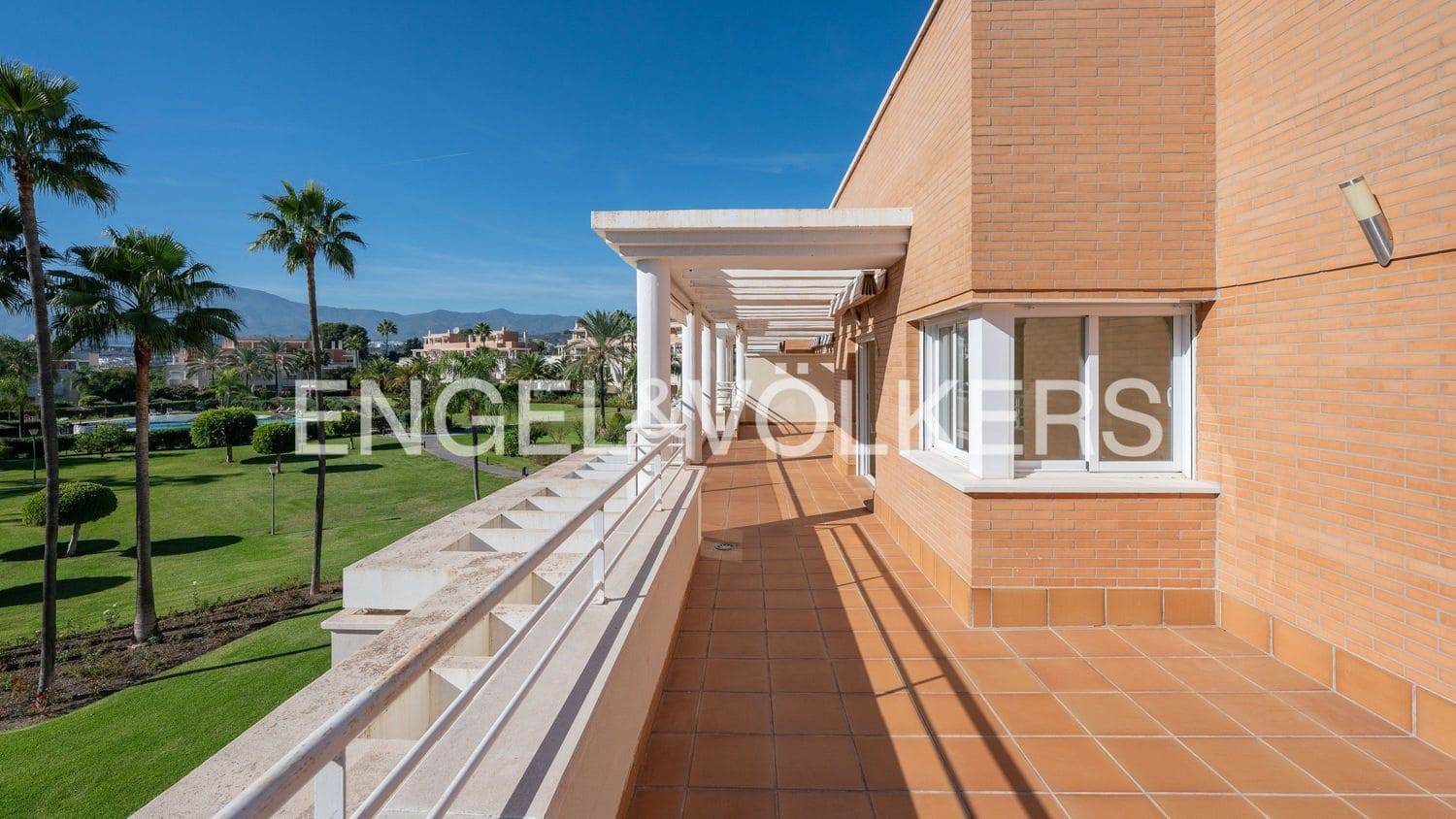 4 bedroom Apartment for sale in New Golden Mile with pool garage - € 690,000 (Ref: 9733510)