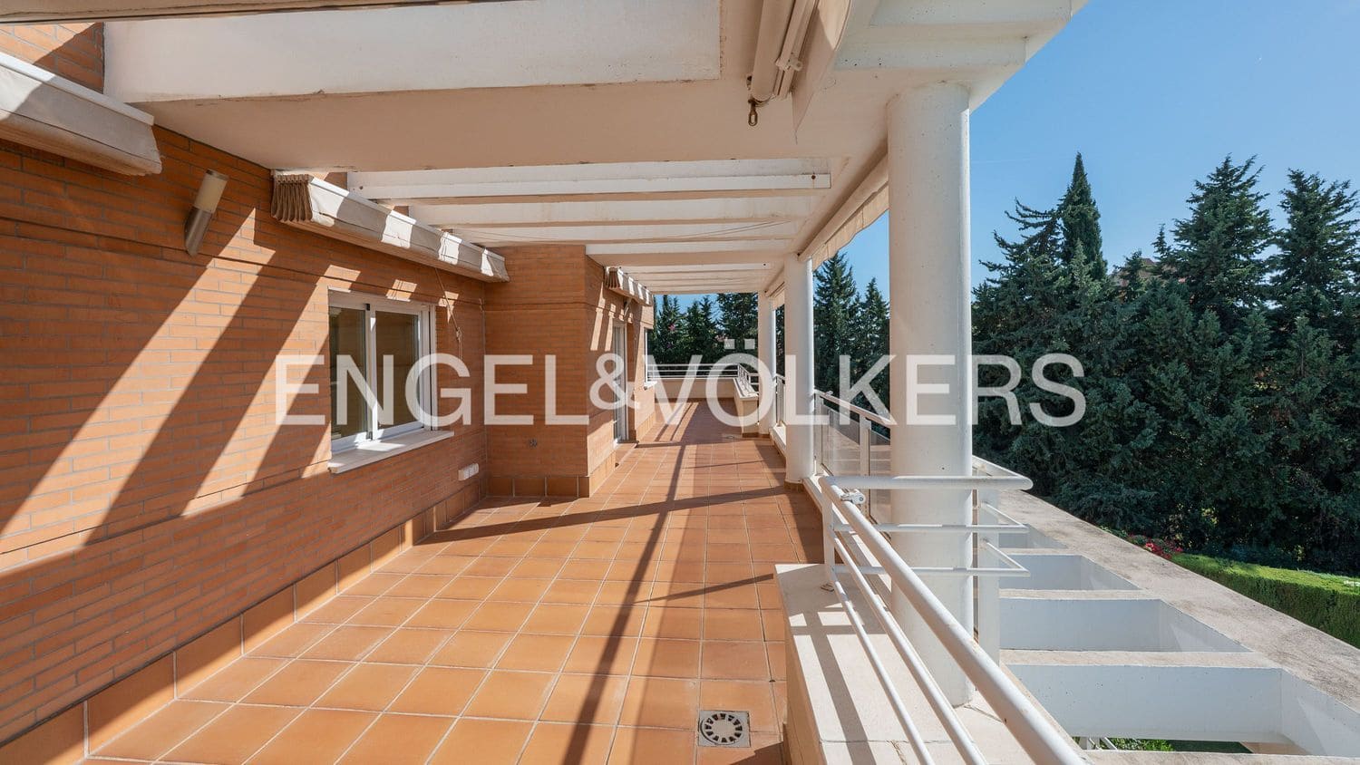 4 bedroom Apartment for sale in New Golden Mile with pool garage - € 690,000 (Ref: 9733510)