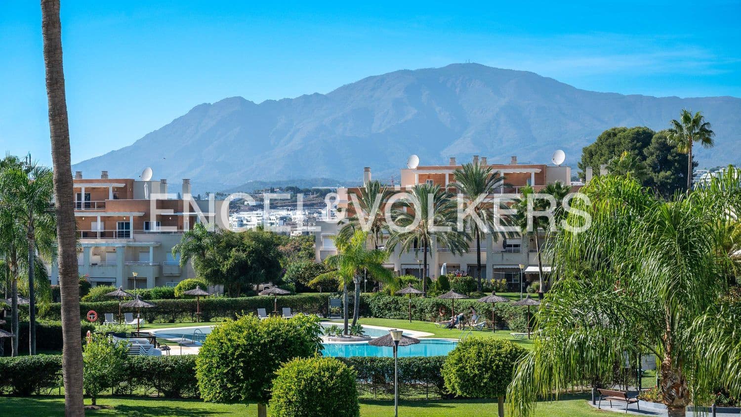 4 bedroom Apartment for sale in New Golden Mile with pool garage - € 690,000 (Ref: 9733510)