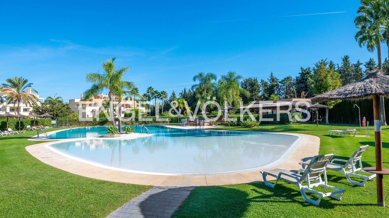 4 bedroom Apartment for sale in New Golden Mile with pool garage - € 690,000 (Ref: 9733510)