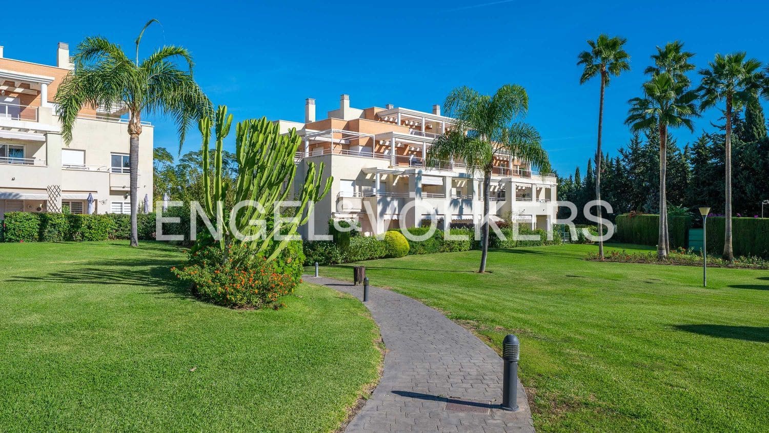 4 bedroom Apartment for sale in New Golden Mile with pool garage - € 690,000 (Ref: 9733510)