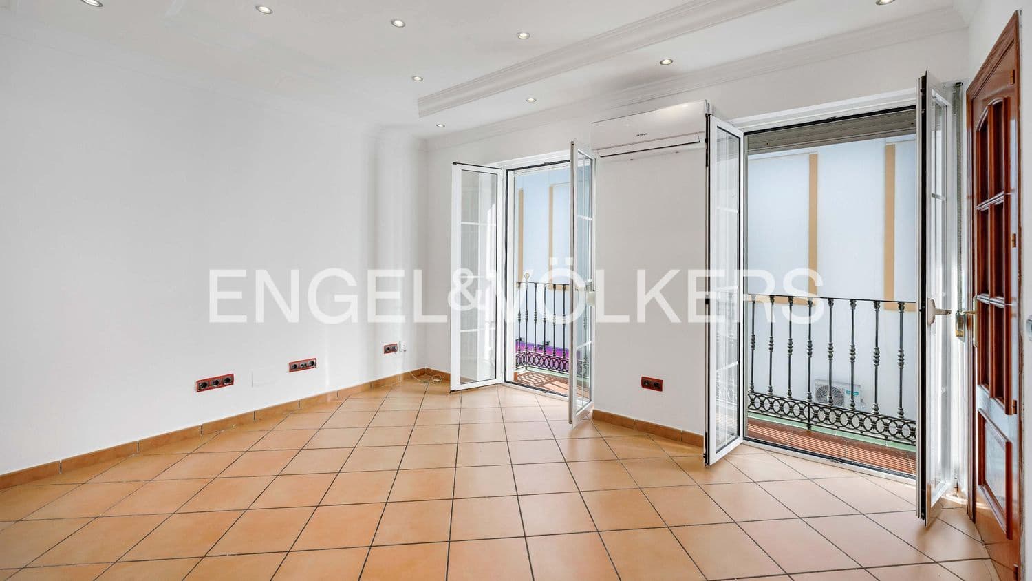 3 bedroom Townhouse for sale in Estepona with garage - € 480,000 (Ref: 9733512)