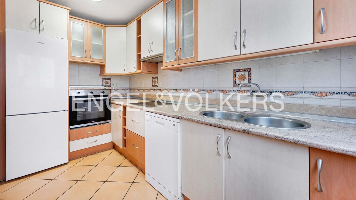 3 bedroom Townhouse for sale in Estepona with garage - € 480,000 (Ref: 9733512)