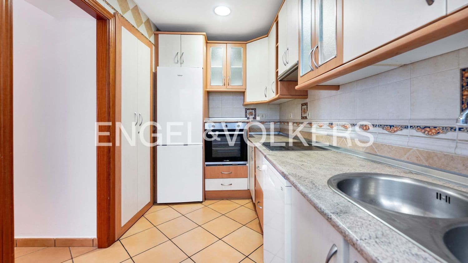 3 bedroom Townhouse for sale in Estepona with garage - € 480,000 (Ref: 9733512)