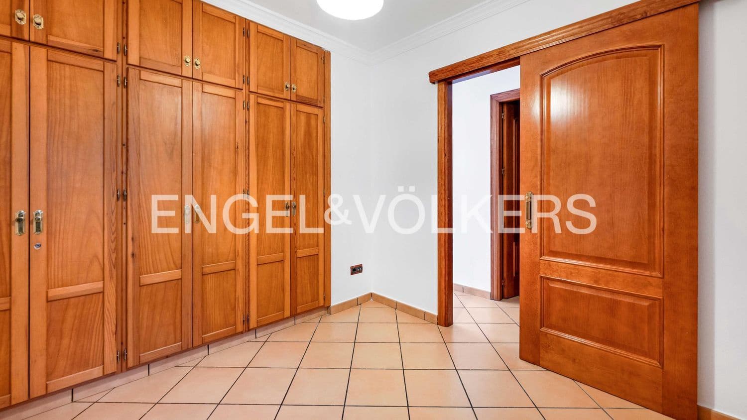 3 bedroom Townhouse for sale in Estepona with garage - € 480,000 (Ref: 9733512)