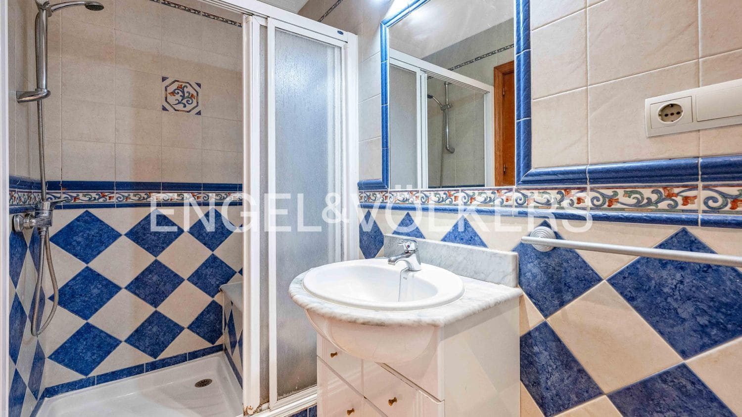 3 bedroom Townhouse for sale in Estepona with garage - € 480,000 (Ref: 9733512)