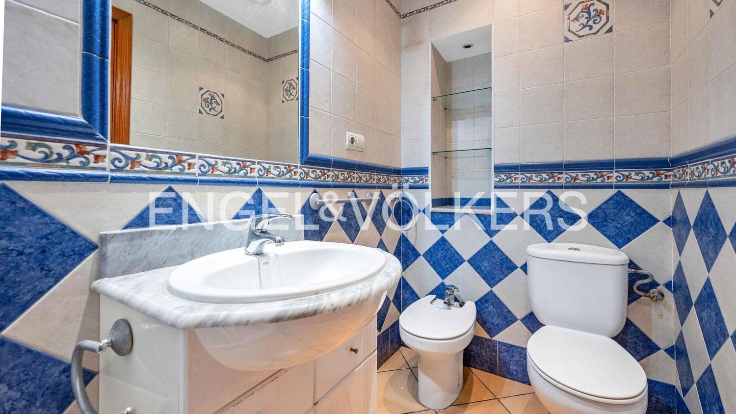 3 bedroom Townhouse for sale in Estepona with garage - € 480,000 (Ref: 9733512)