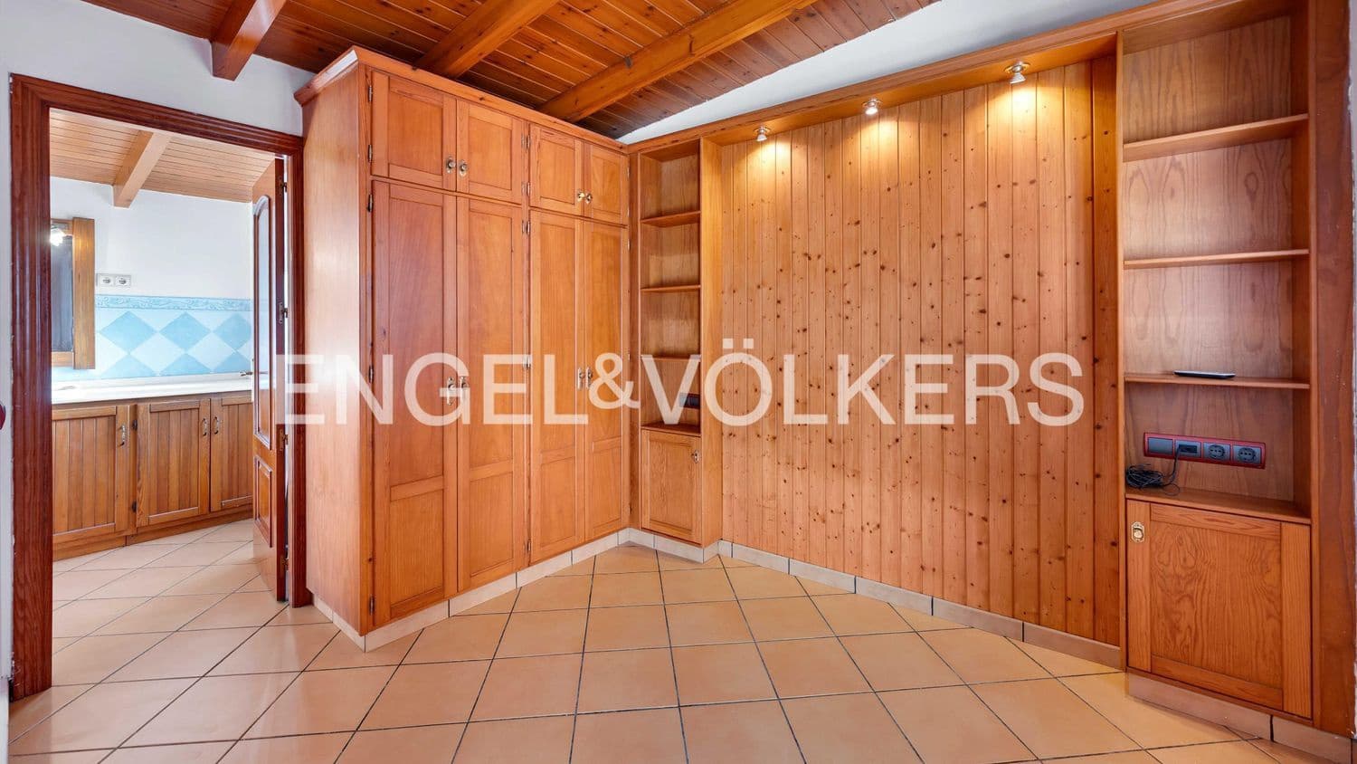 3 bedroom Townhouse for sale in Estepona with garage - € 480,000 (Ref: 9733512)