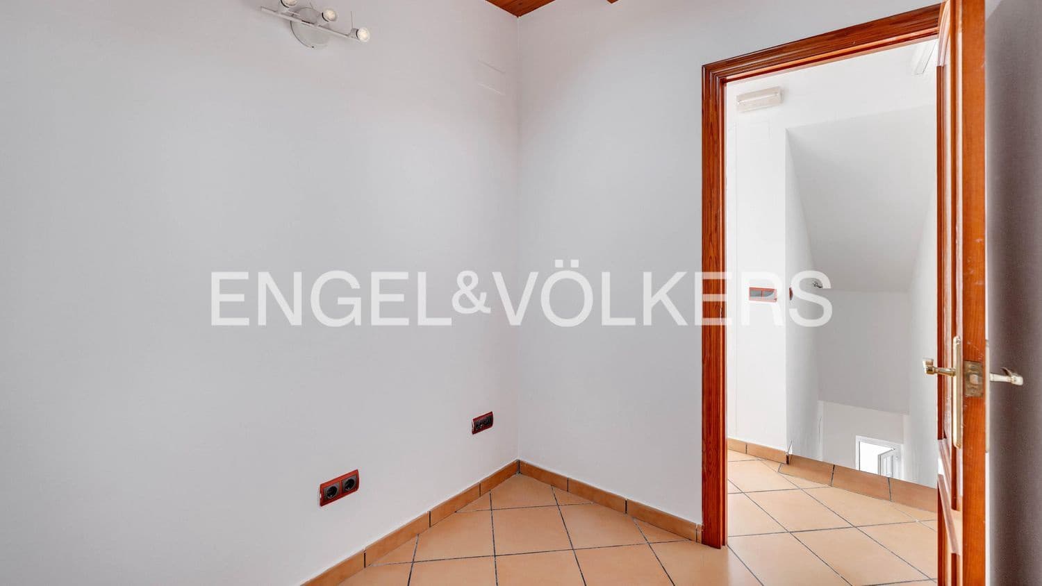 3 bedroom Townhouse for sale in Estepona with garage - € 480,000 (Ref: 9733512)