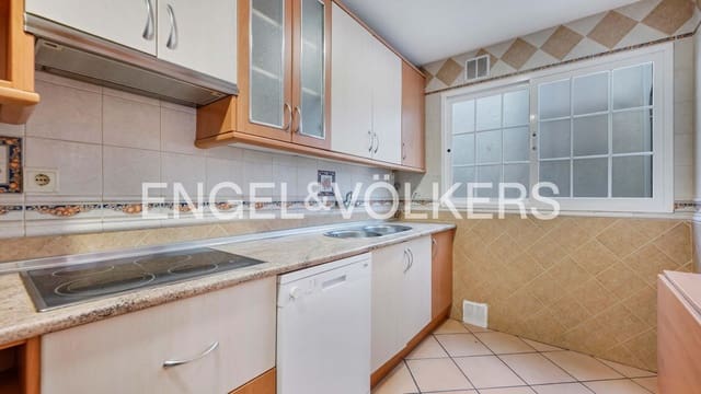 3 bedroom Townhouse for sale in Centro, Estepona with garage - € 480,000 (Ref: 9733512)