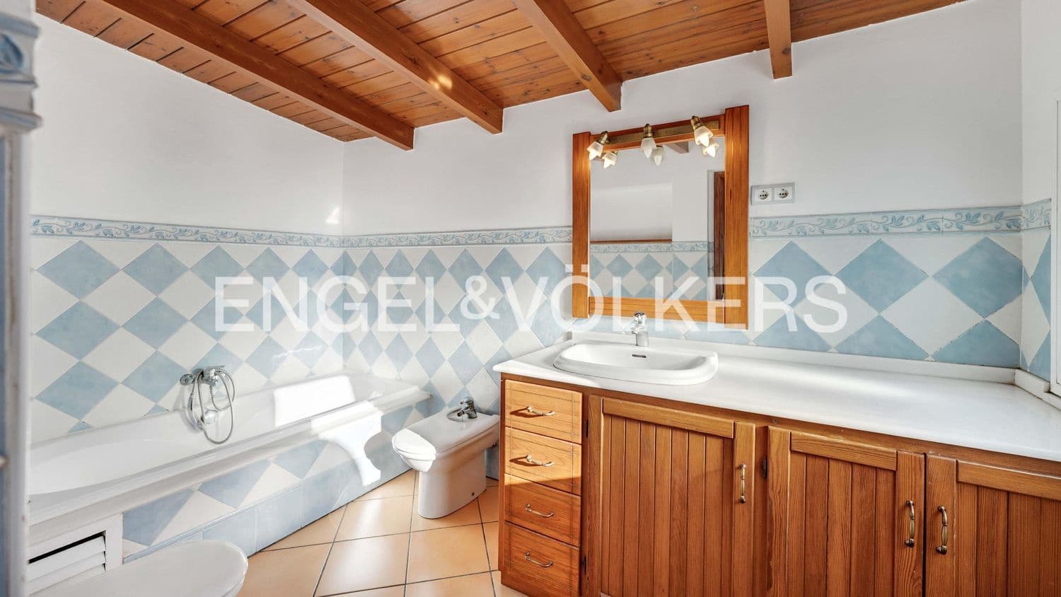 3 bedroom Townhouse for sale in Estepona with garage - € 480,000 (Ref: 9733512)