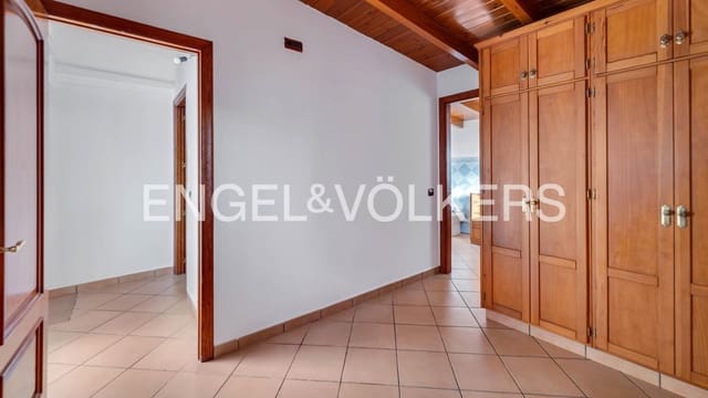 3 bedroom Townhouse for sale in Centro, Estepona with garage - € 480,000 (Ref: 9733512)