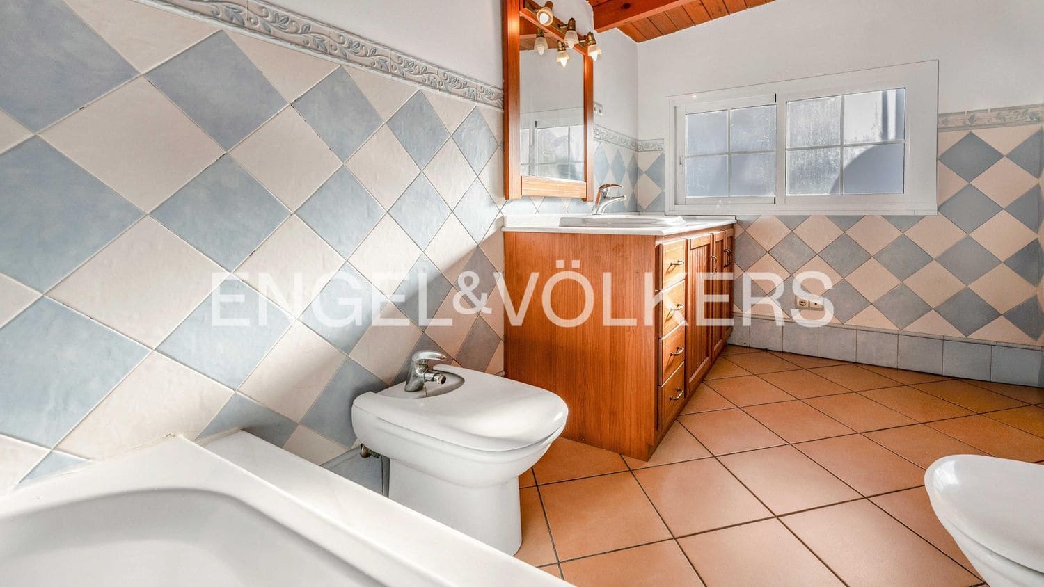 3 bedroom Townhouse for sale in Estepona with garage - € 480,000 (Ref: 9733512)