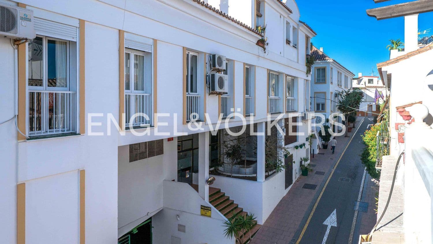 3 bedroom Townhouse for sale in Estepona with garage - € 480,000 (Ref: 9733512)