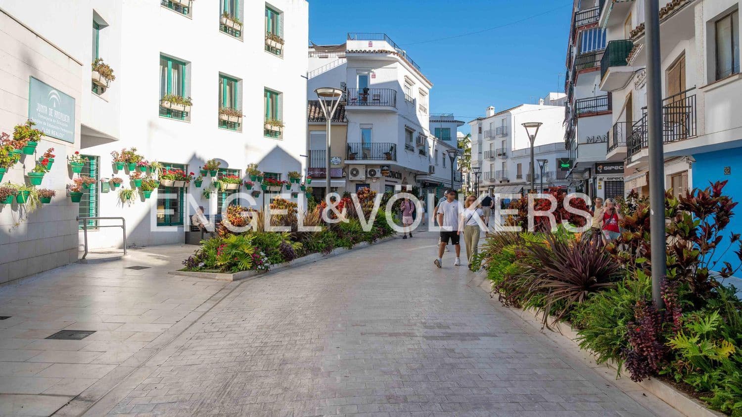 3 bedroom Townhouse for sale in Estepona with garage - € 480,000 (Ref: 9733512)