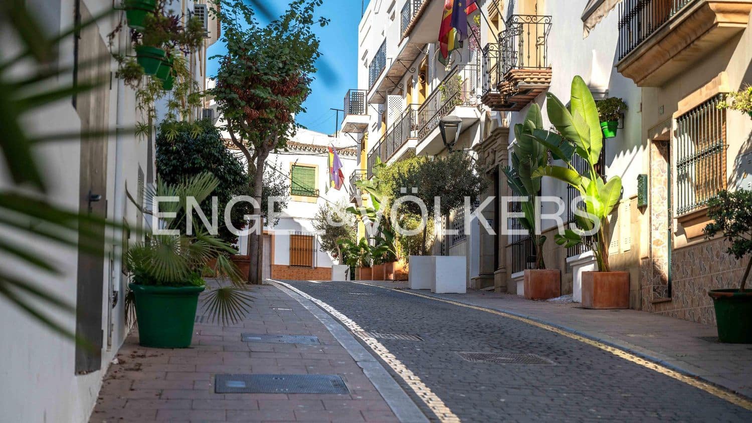 3 bedroom Townhouse for sale in Estepona with garage - € 480,000 (Ref: 9733512)