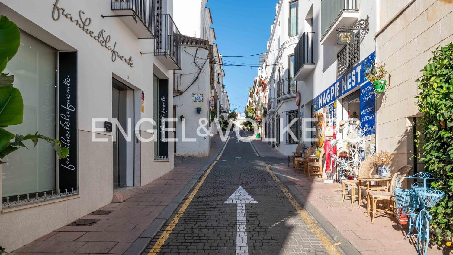 3 bedroom Townhouse for sale in Estepona with garage - € 480,000 (Ref: 9733512)