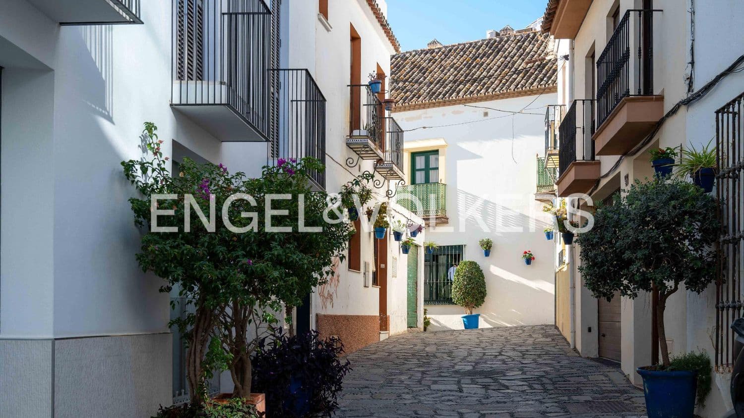 3 bedroom Townhouse for sale in Estepona with garage - € 480,000 (Ref: 9733512)