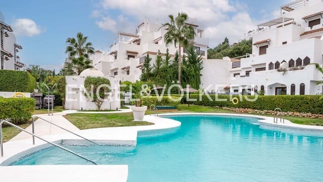 2 sypialnia Apartament na sprzedaż w La Concha - Resina Golf, Estepona z basenem garażem - 380 000 € (Ref: 9733514)