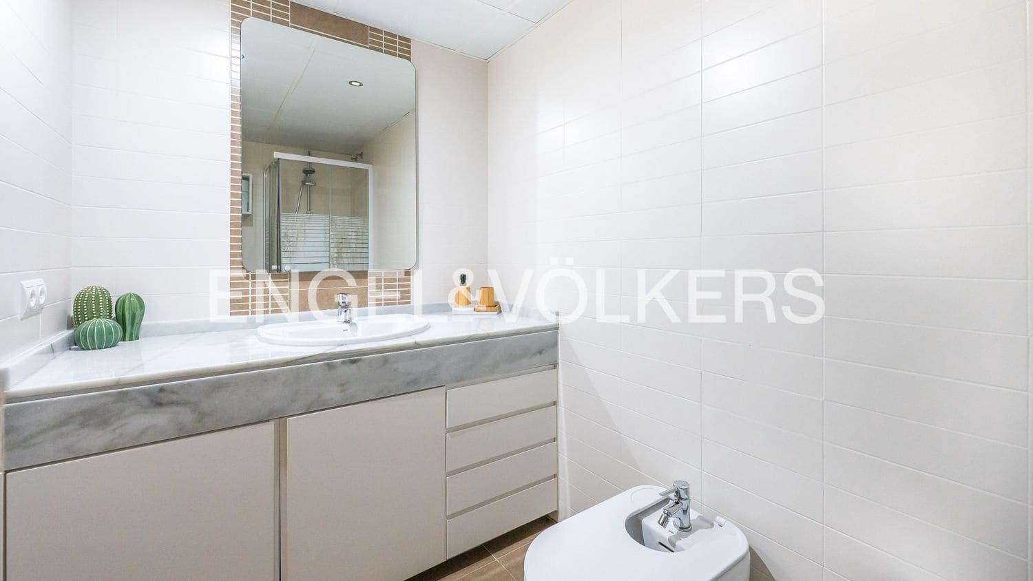 2 bedroom Apartment for sale in New Golden Mile with pool garage - € 380,000 (Ref: 9733514)