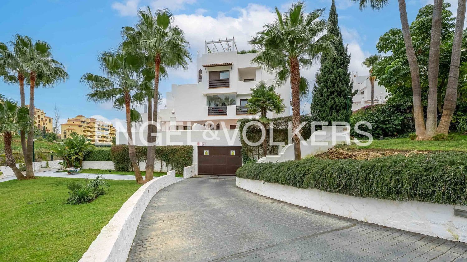 2 bedroom Apartment for sale in New Golden Mile with pool garage - € 380,000 (Ref: 9733514)