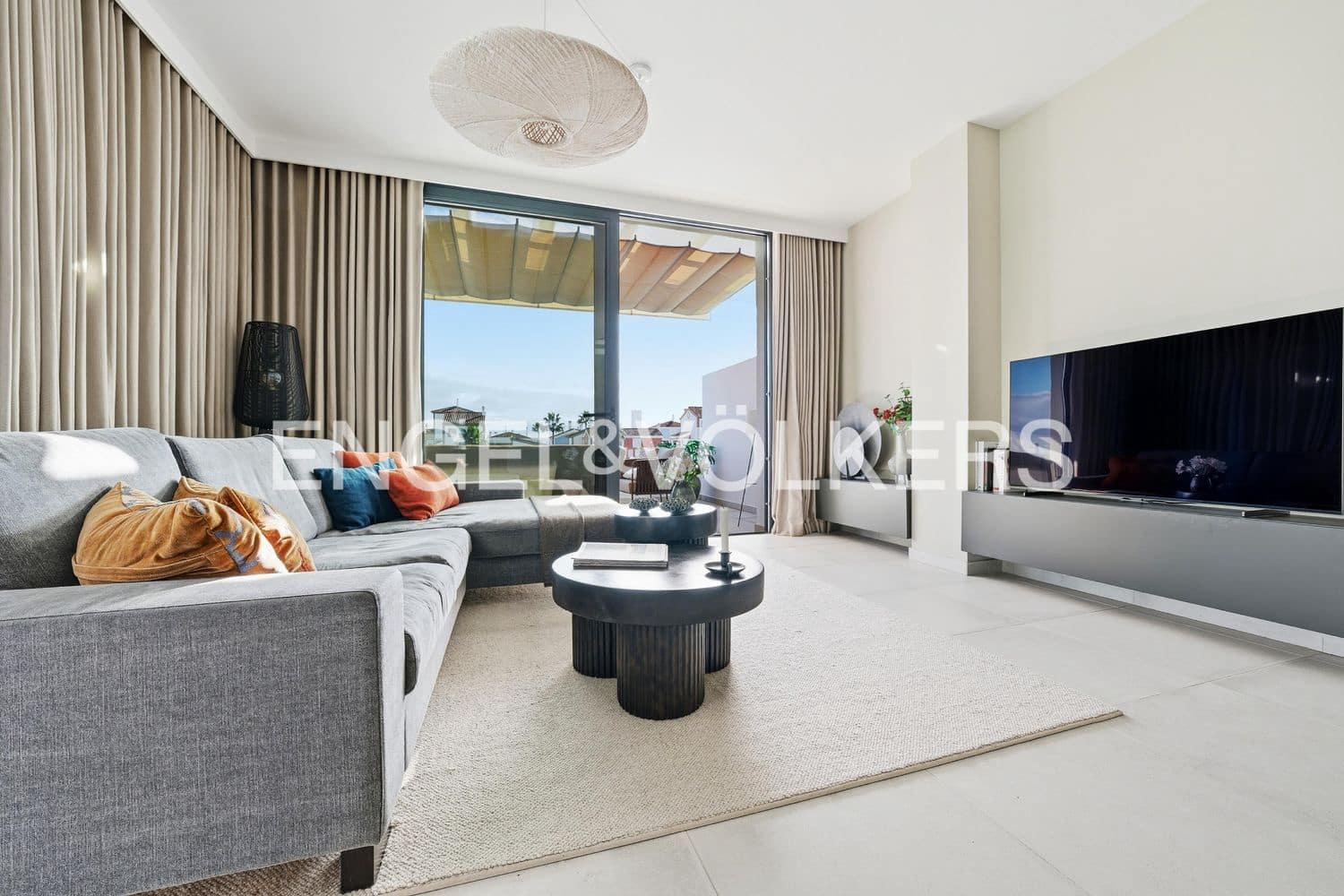 3 bedroom Apartment for sale in El Paraiso with pool garage - € 1,095,000 (Ref: 9733516)