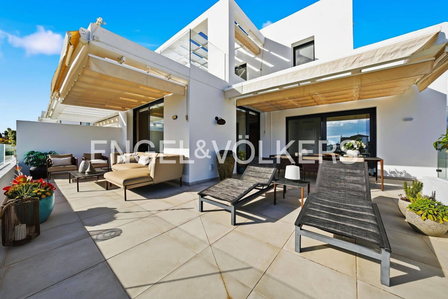 3 bedroom Apartment for sale in El Paraiso with pool garage - € 1,095,000 (Ref: 9733516)