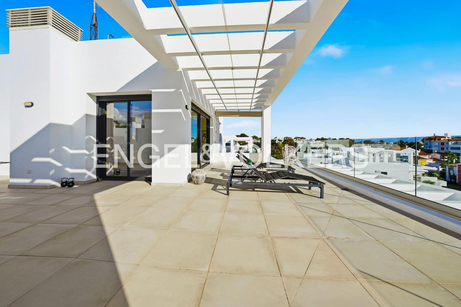 3 bedroom Apartment for sale in El Paraiso with pool garage - € 1,095,000 (Ref: 9733516)