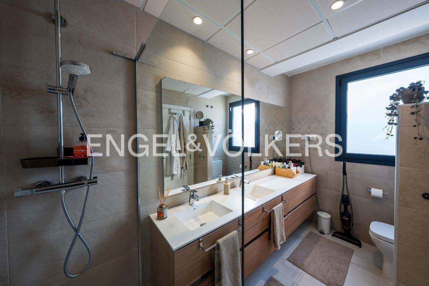 3 bedroom Apartment for sale in El Paraiso with pool garage - € 1,095,000 (Ref: 9733516)