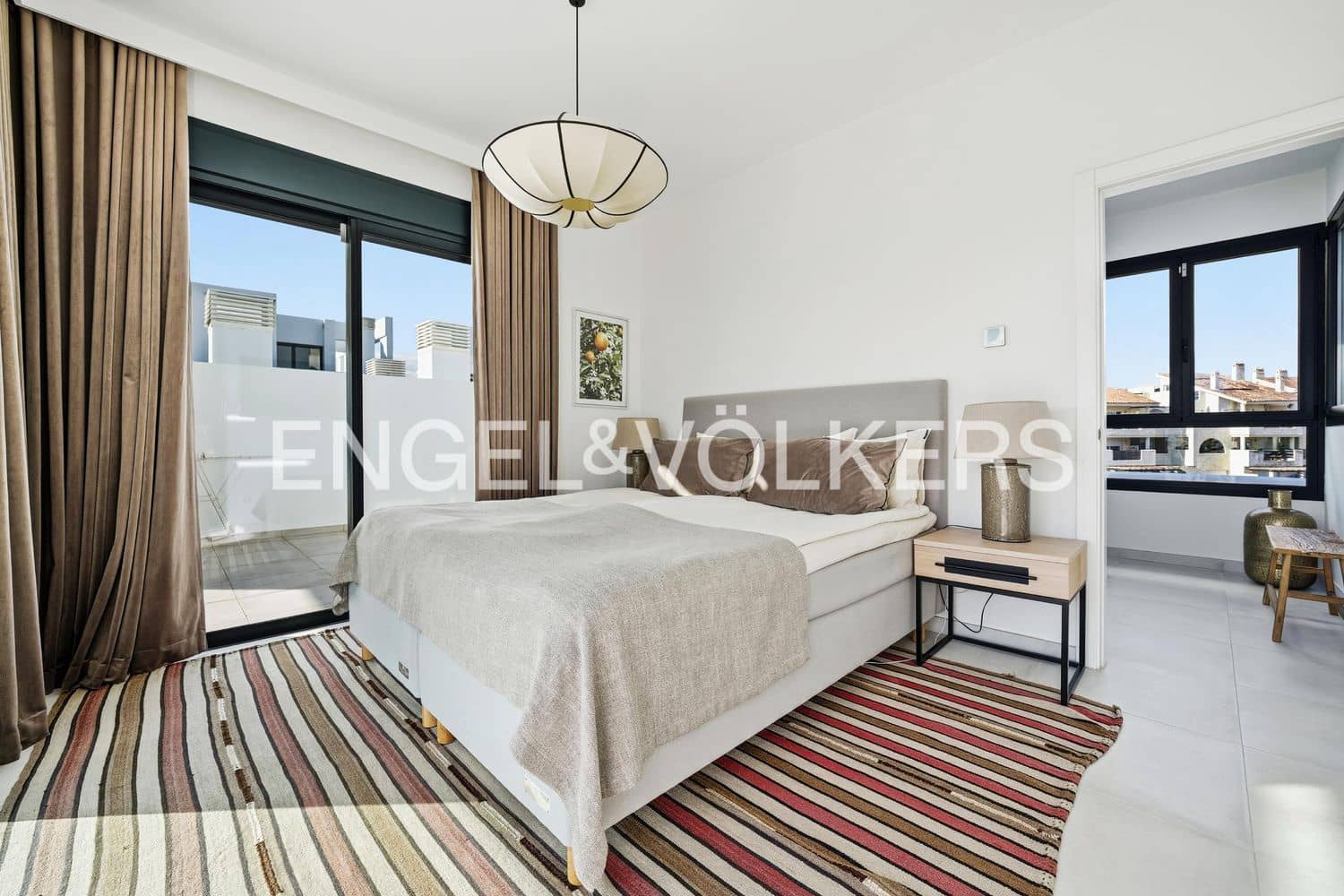 3 bedroom Apartment for sale in El Paraiso with pool garage - € 1,095,000 (Ref: 9733516)