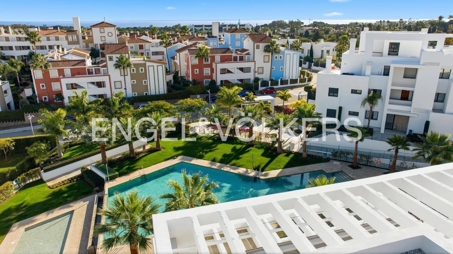 3 bedroom Apartment for sale in El Paraiso with pool garage - € 1,095,000 (Ref: 9733516)