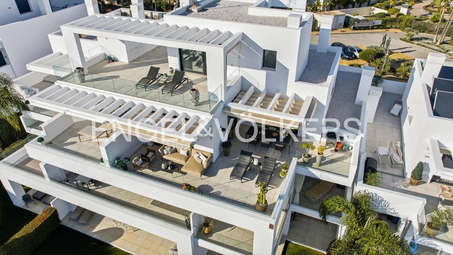3 bedroom Apartment for sale in El Paraiso with pool garage - € 1,095,000 (Ref: 9733516)