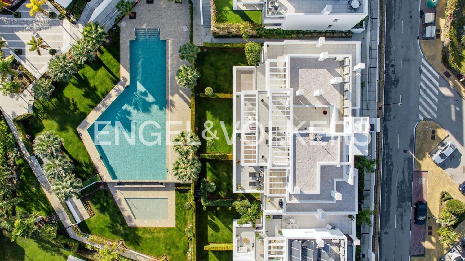 3 bedroom Apartment for sale in El Paraiso with pool garage - € 1,095,000 (Ref: 9733516)