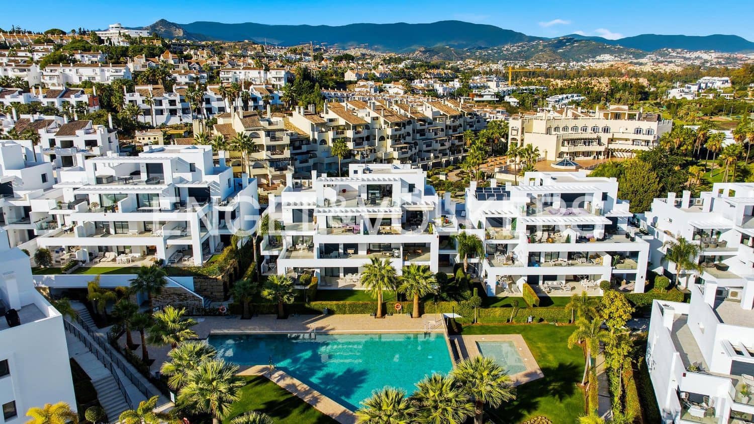 3 bedroom Apartment for sale in El Paraiso with pool garage - € 1,095,000 (Ref: 9733516)