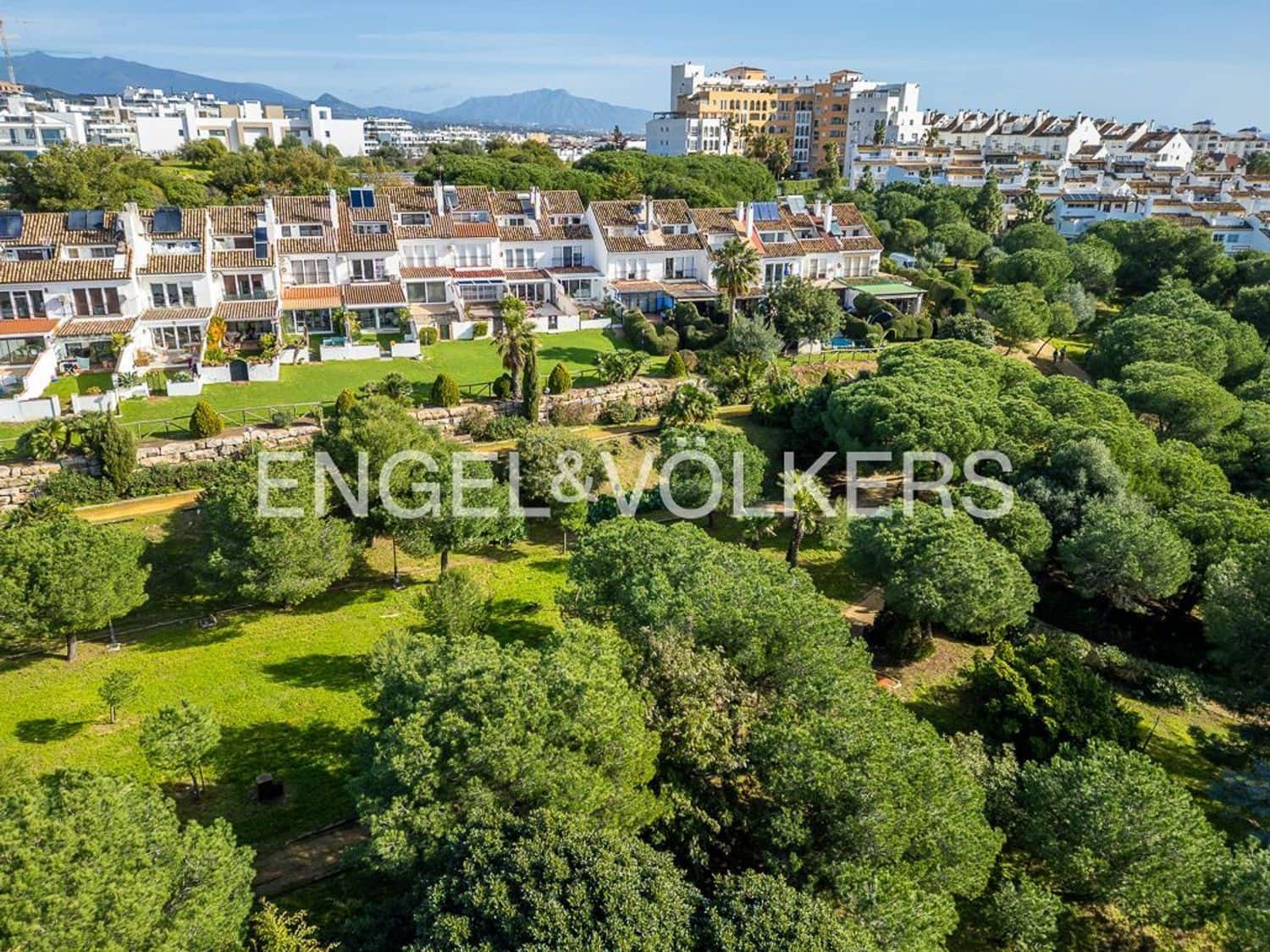 3 chambre Maison de Ville à vendre à Estepona avec garage - 469 000 € (Ref: 9733517)