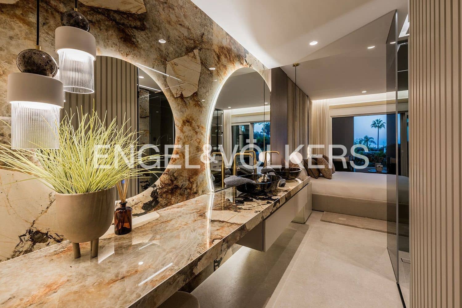 Apartamento de 3 habitaciones en Estepona en venta con piscina garaje - 1.995.000 € (Ref: 9733519)