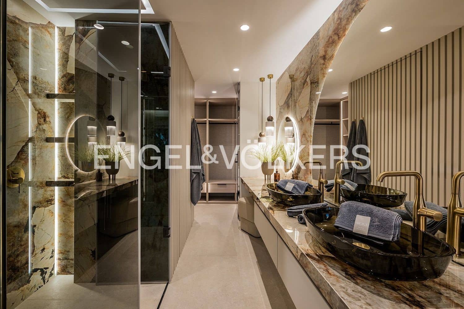 Apartamento de 3 habitaciones en Estepona en venta con piscina garaje - 1.995.000 € (Ref: 9733519)