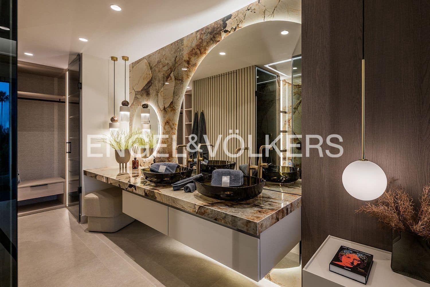 Apartamento de 3 habitaciones en Estepona en venta con piscina garaje - 1.995.000 € (Ref: 9733519)