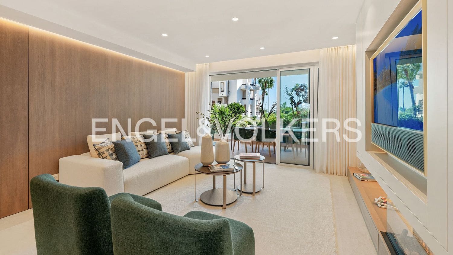 Apartamento de 3 habitaciones en Estepona en venta con piscina garaje - 1.995.000 € (Ref: 9733519)