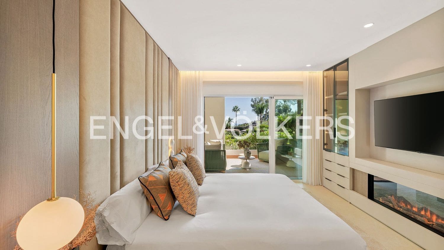 Apartamento de 3 habitaciones en Estepona en venta con piscina garaje - 1.995.000 € (Ref: 9733519)