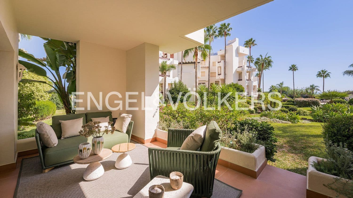 Apartamento de 3 habitaciones en Estepona en venta con piscina garaje - 1.995.000 € (Ref: 9733519)