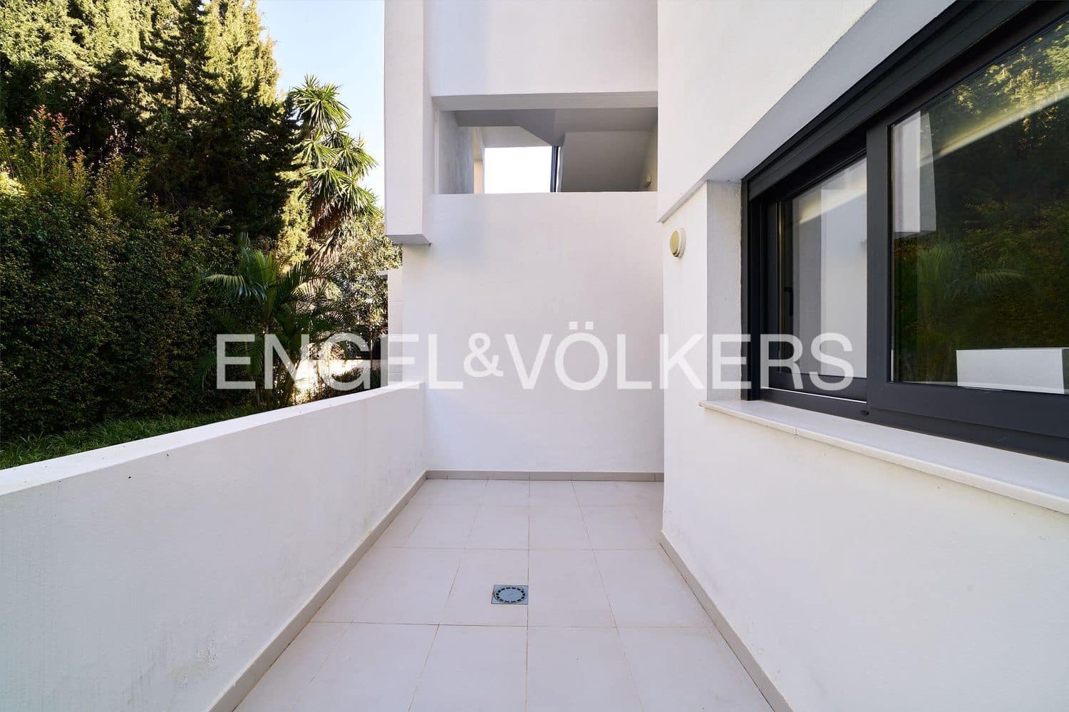 2 bedroom Apartment for sale in New Golden Mile with pool garage - € 540,000 (Ref: 9733520)
