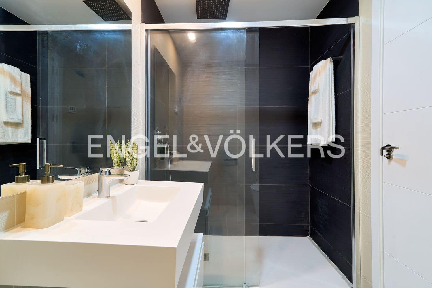 2 bedroom Apartment for sale in New Golden Mile with pool garage - € 540,000 (Ref: 9733520)