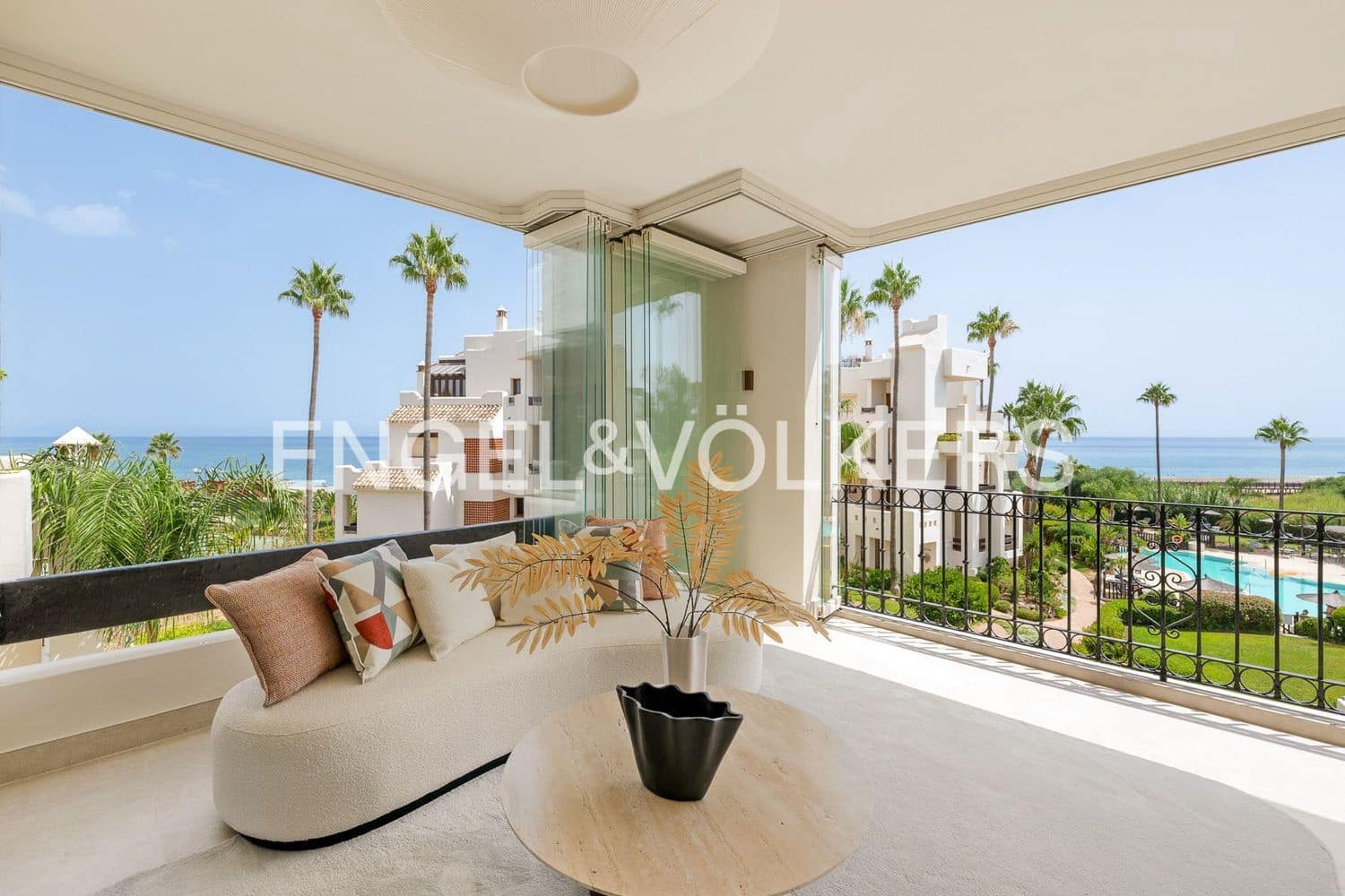 3 quarto Apartamento para venda em Estepona com piscina garagem - 1 995 000 € (Ref: 9733521)