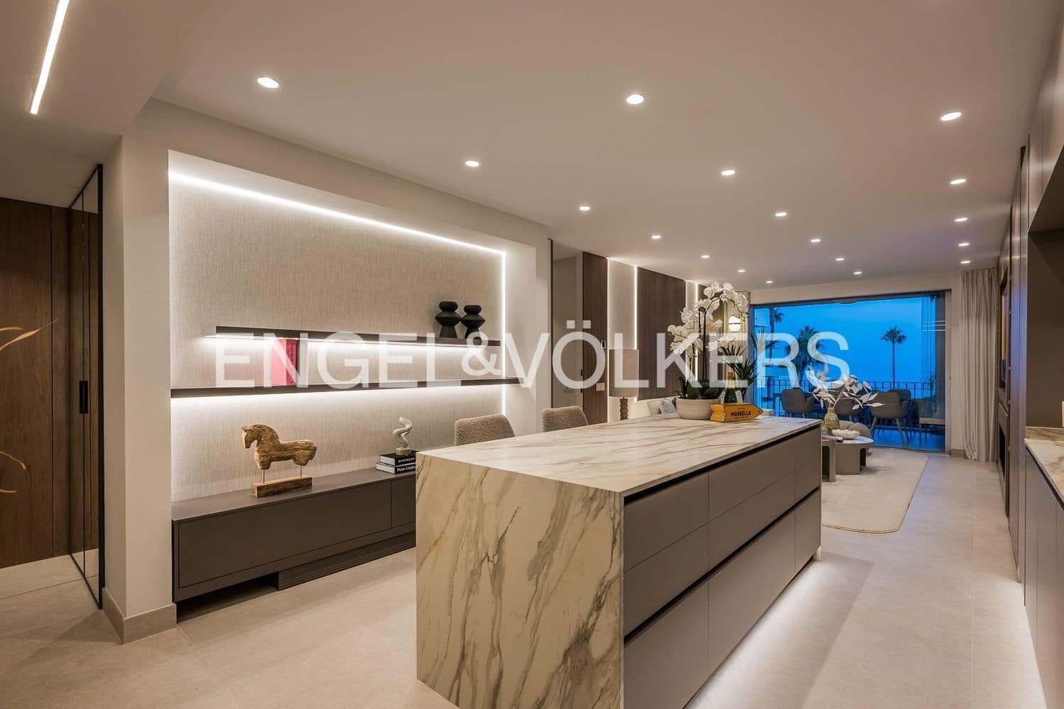 3 quarto Apartamento para venda em Estepona com piscina garagem - 1 995 000 € (Ref: 9733521)