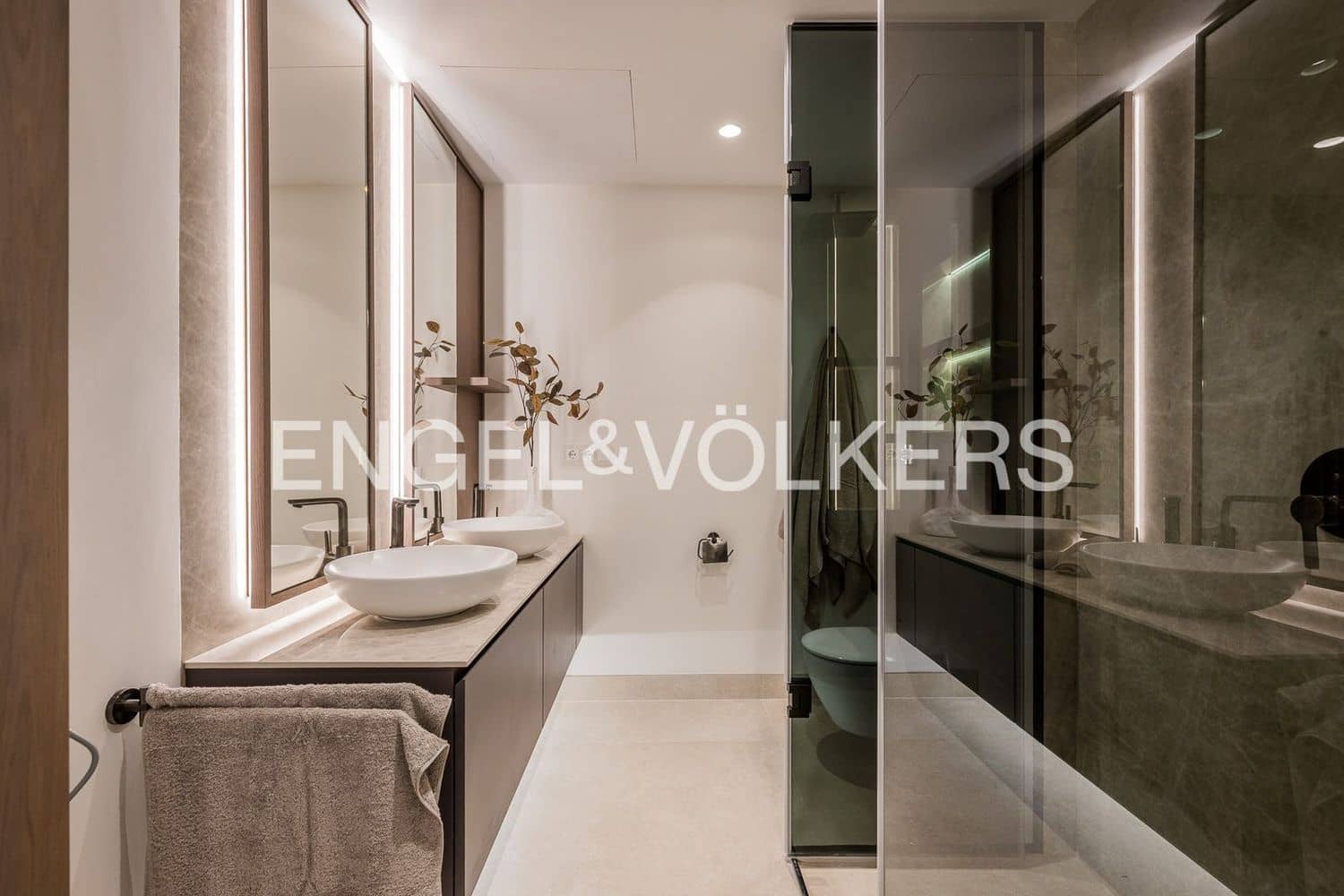 3 quarto Apartamento para venda em Estepona com piscina garagem - 1 995 000 € (Ref: 9733521)