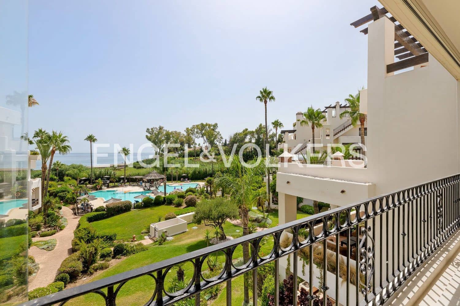 3 quarto Apartamento para venda em Estepona com piscina garagem - 1 995 000 € (Ref: 9733521)